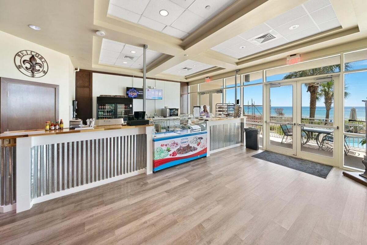 Aqua 410 Apartment