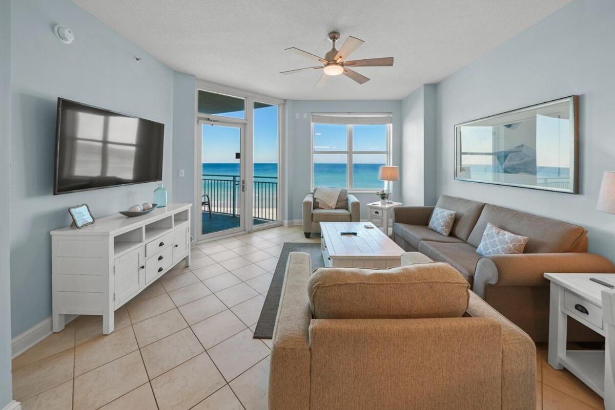 Aqua 410 Apartment